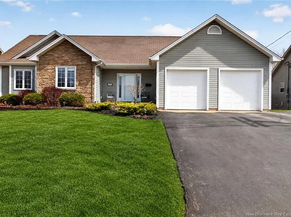 154 Erinvale Dr, Moncton, NB E1A 5S7