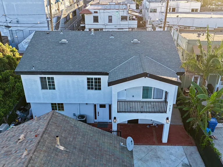737 Washington Ln — Photo 3