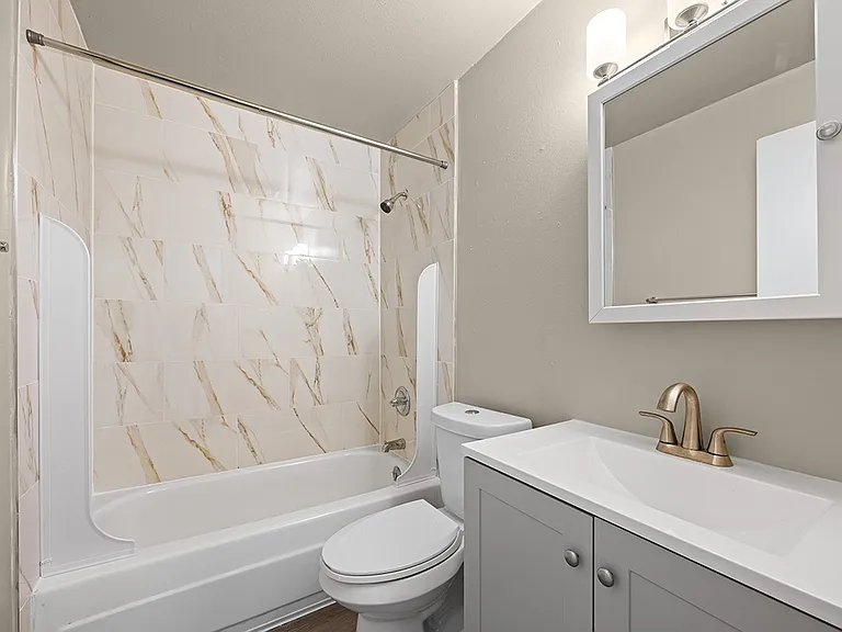 Garden Pointe — Photo 13