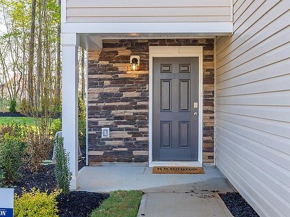 4th image of 2120 Monk Dr