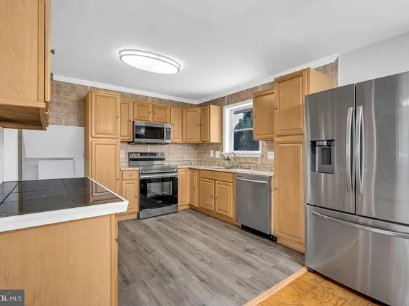 7422 Elgar St, Springfield, VA 22151