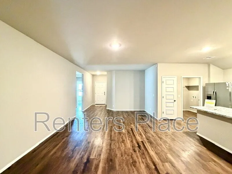 3 bed, 2.0 bath, 1445 sqft, $1,575 — Photo 3