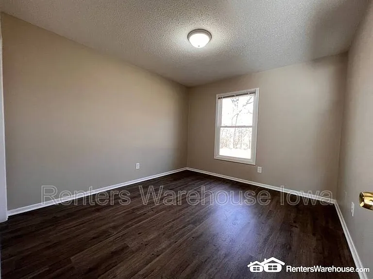 3012 Raccoon St — Photo 7