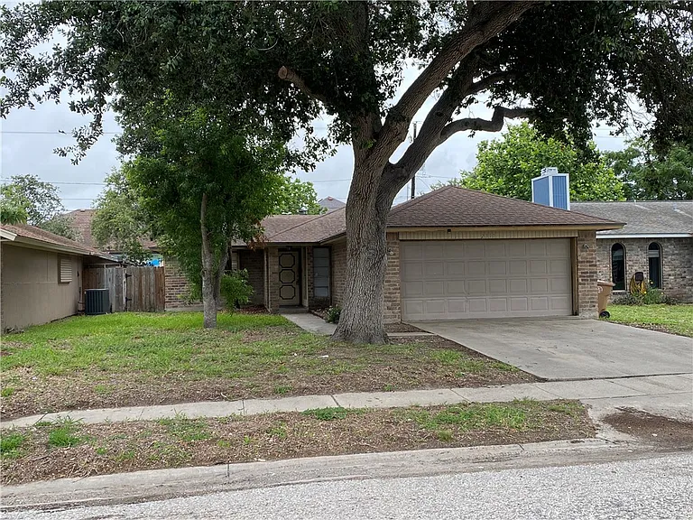 2317 Vialoux Dr — Photo 2