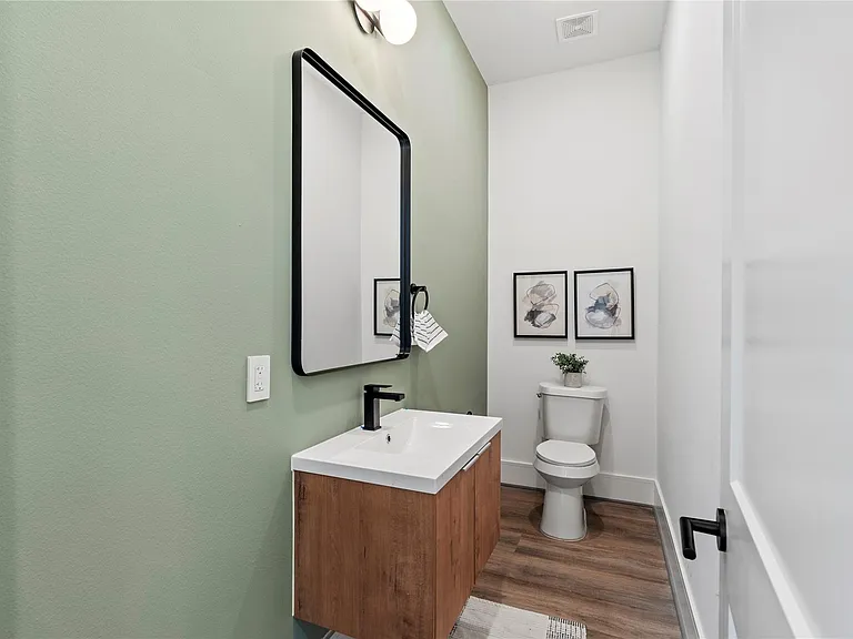 4218 Nichols St — Photo 3