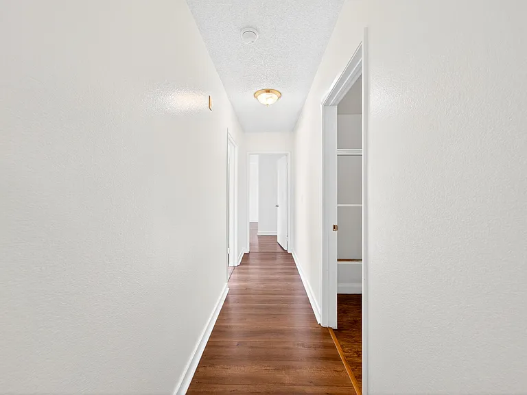 Serrano Apartments — Photo 18
