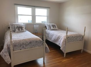 50 Burbank Ave, Narragansett, RI 02882