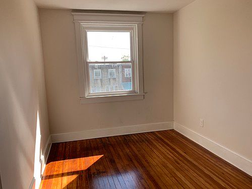 4th image of 3084 Carman St