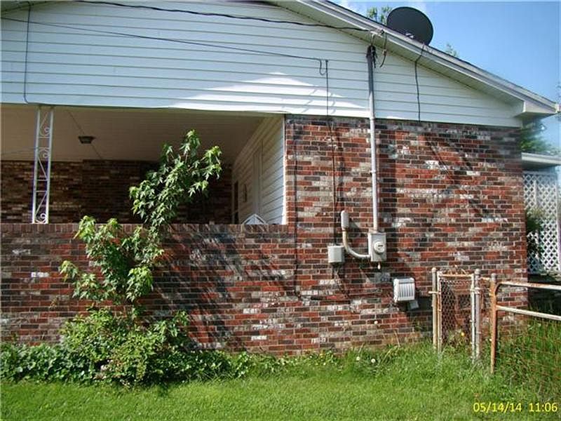 2nd image of 938 N Linden Dr