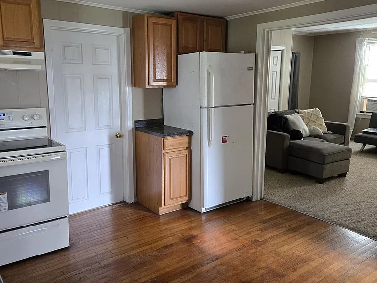 670 Cooper St #A — Photo 3