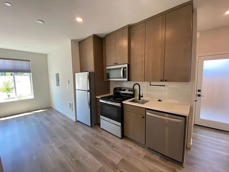 5571 NE Killingsworth St #B — Photo 2
