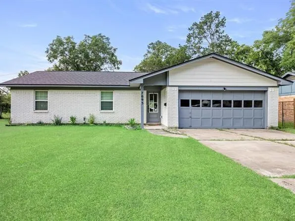 7095 Scotts Dr, Beaumont, TX 77708