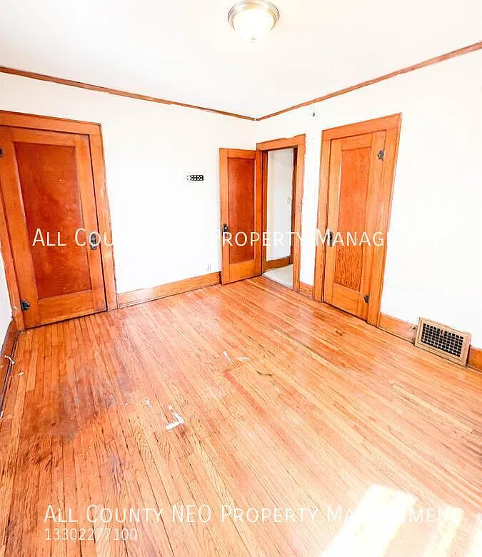 Spacious onebedroom, onebath home in Akron offering generous room sizes and beautiful natural lig... — Photo 4