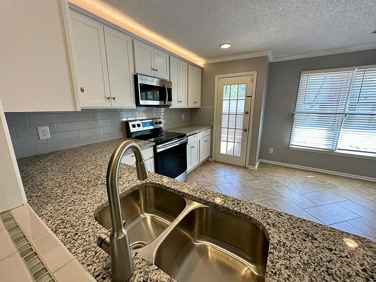 3220 Hickory Ridge Dr — Photo 10