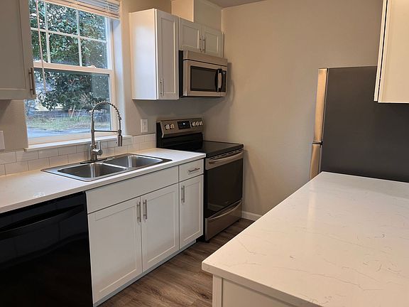 2nd image of 247 Norpoint Way NE