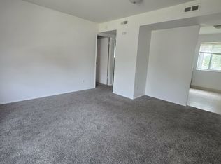 7709 Circle Dr, Saint Louis, MO 63121