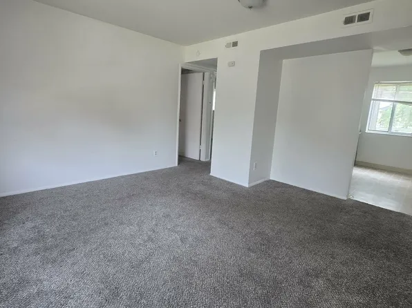 7709 Circle Dr, Saint Louis, MO 63121