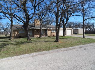 730 Country Club Rd, Bowie, TX 76230