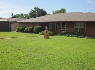1422 W Modelle Ave, Clinton, OK 73601