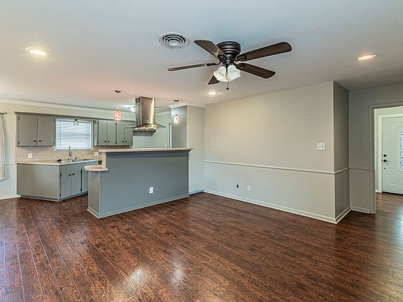 4th image of 1201 Crestridge St