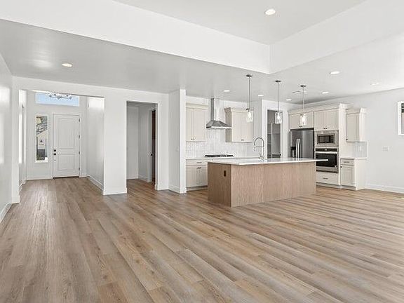 5th image of 388 E Heritage Place Dr