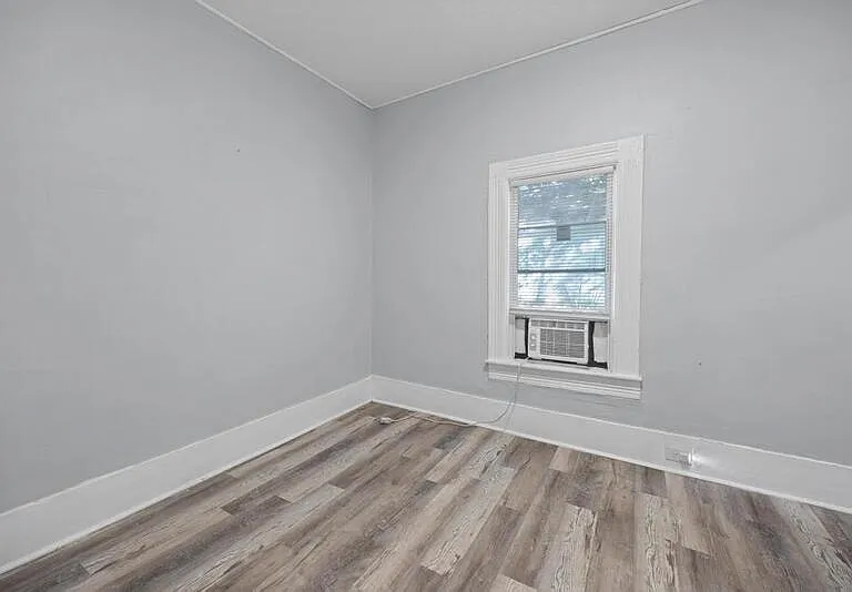 1648 W 36th St #1 — Photo 18