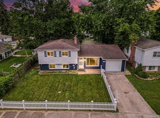 1186 Gault Dr, Ypsilanti, MI 48198