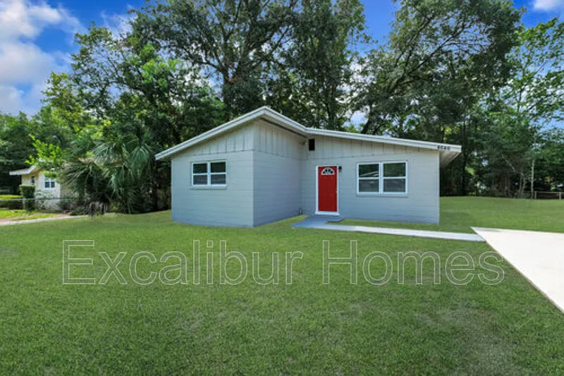 3 bed, 1.0 bath, 790 sqft, $950 — Photo 2