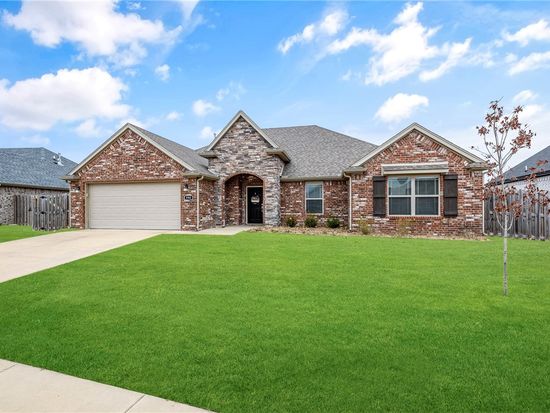 990 Lakeview Dr, Centerton, AR 72719