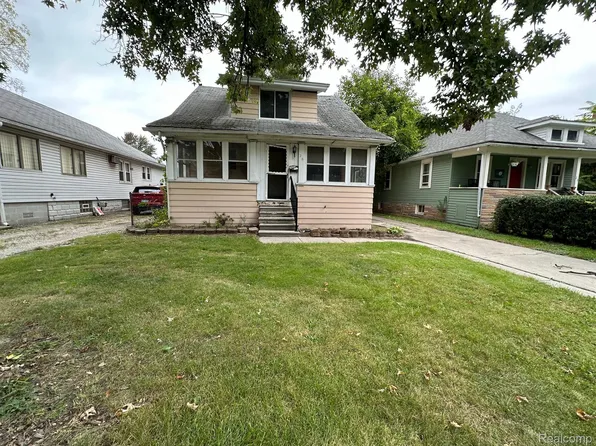 26 Englewood St, Mount Clemens, MI 48043