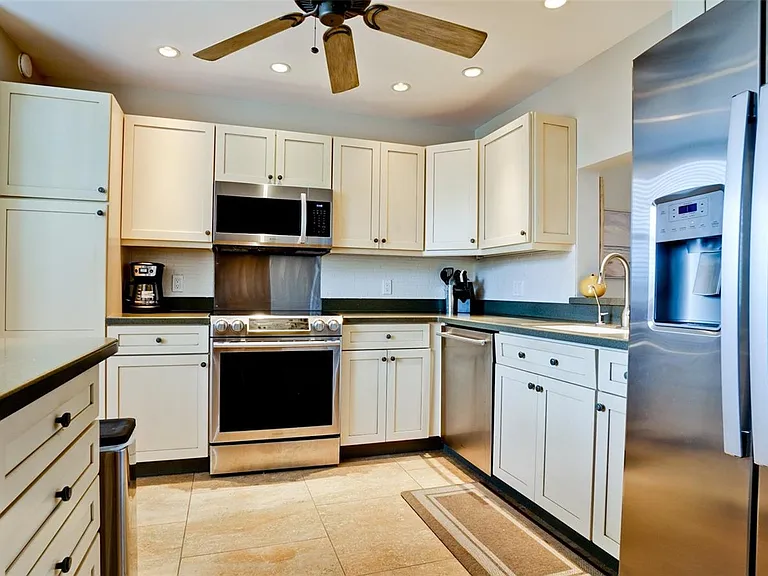 401 Palm Tree Dr — Photo 29