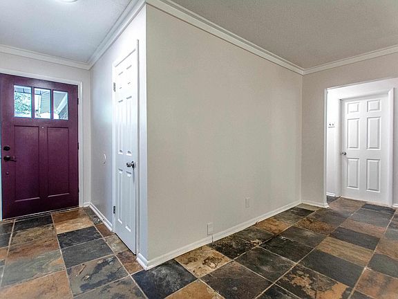 4th image of 5601 Division St