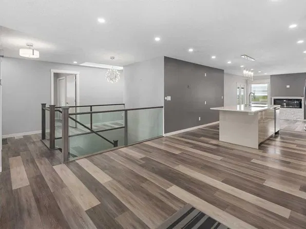 51 SE Woodmont Rd SW, Calgary, AB T2W 4L6