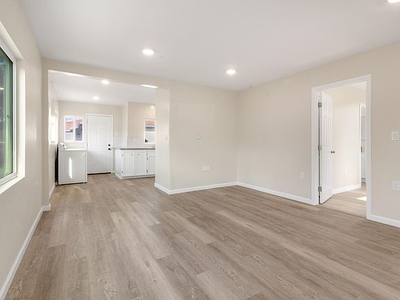4th image of 2843 Rosanna St