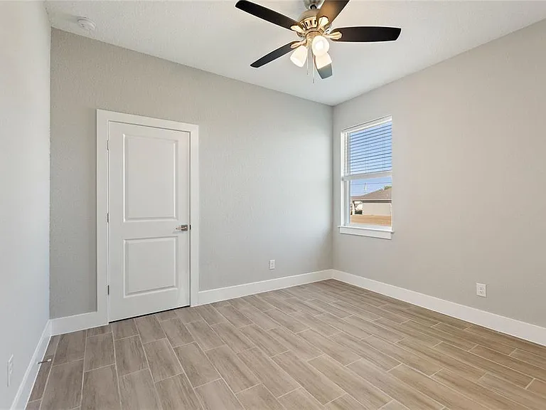 802 James Dr — Photo 14