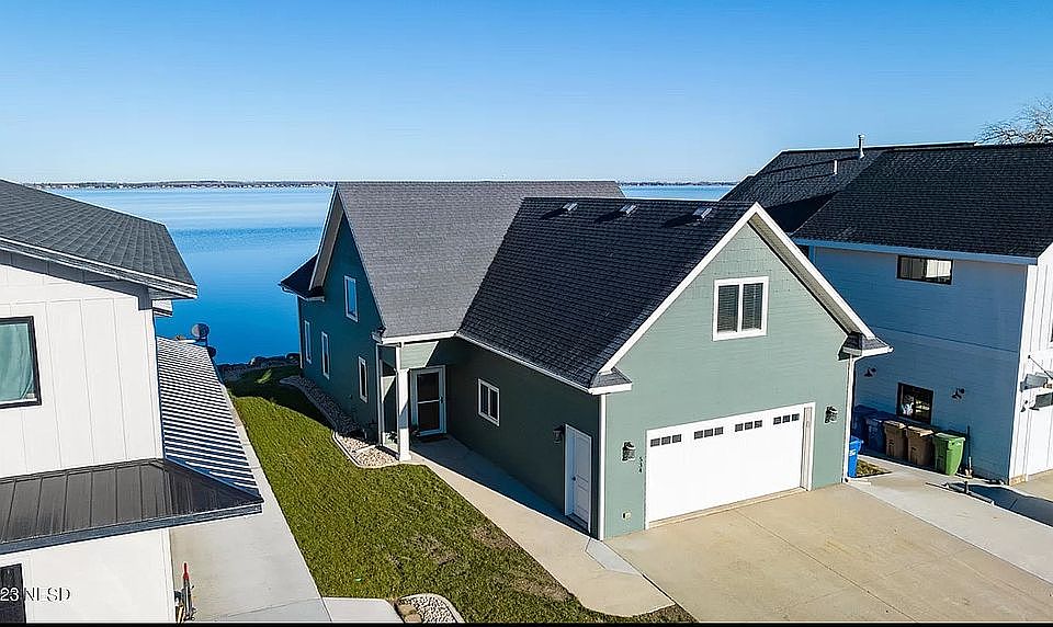 1st image of 534 S Lake Dr
