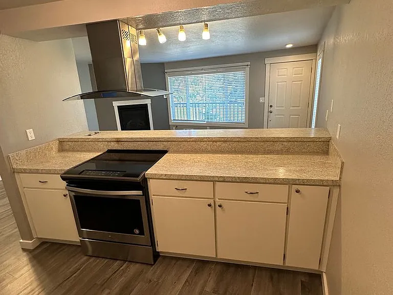 2401 Elm St #2400 — Photo 6