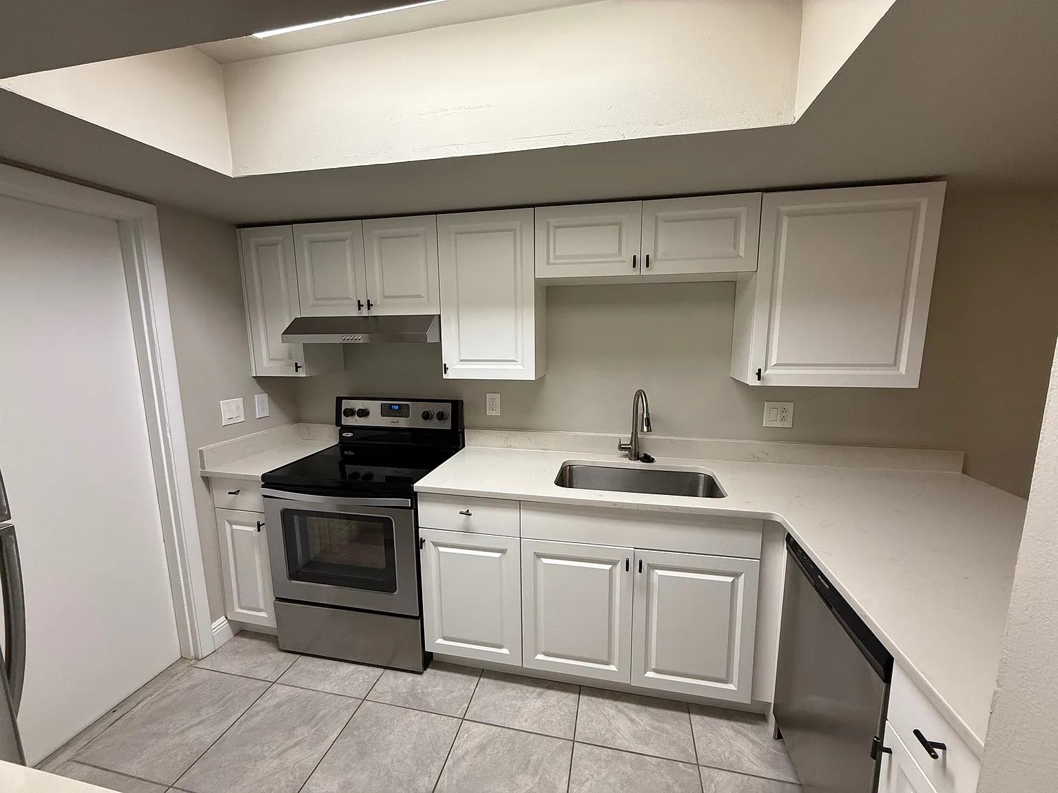 2 bed, 1.5 bath, 1116 sqft, $1,650 — Photo 2
