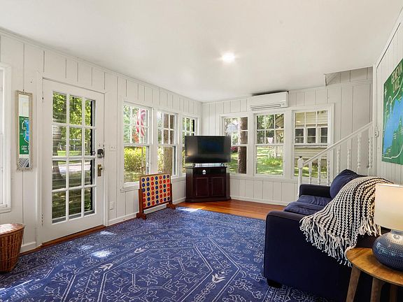 2nd image of 558 Berwyn DRIVE