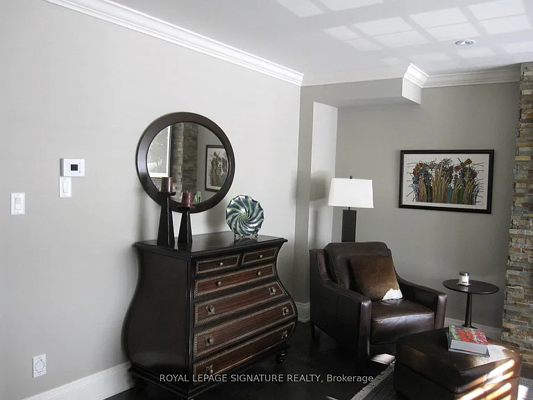 18B Algoma St — Photo 45