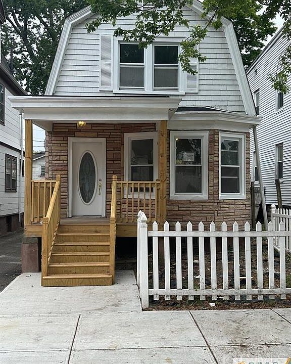 1st image of 211 Brighton Ave