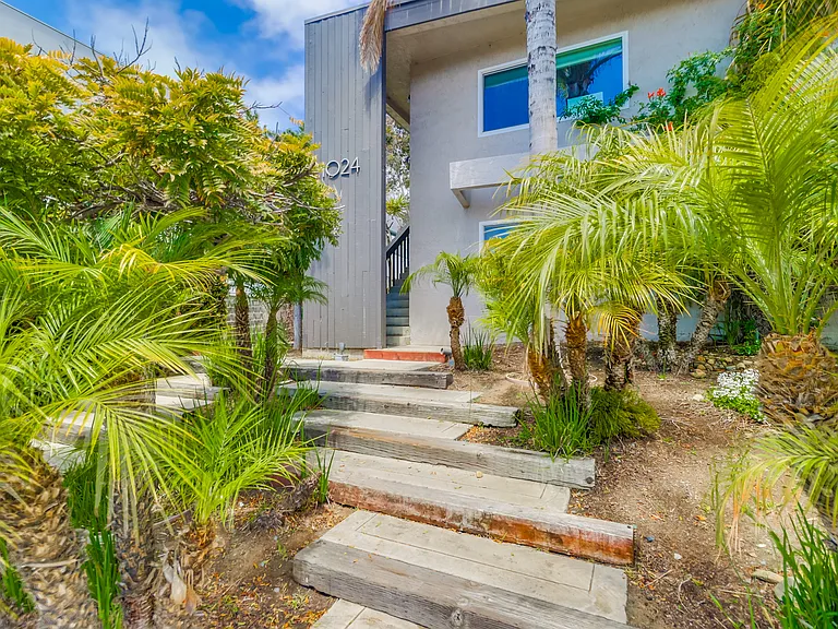1024 Turquoise St #A — Photo 3