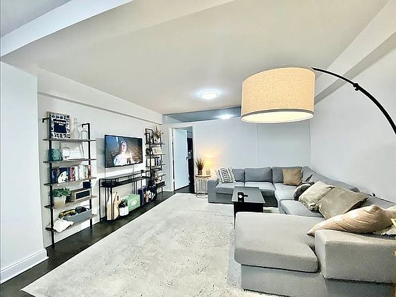 5th image of 20 Beekman Pl APT 6A
