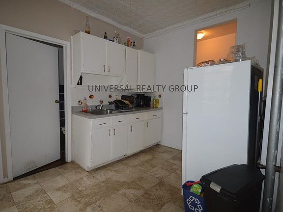 2nd image of 524 E 11th St APT 22
