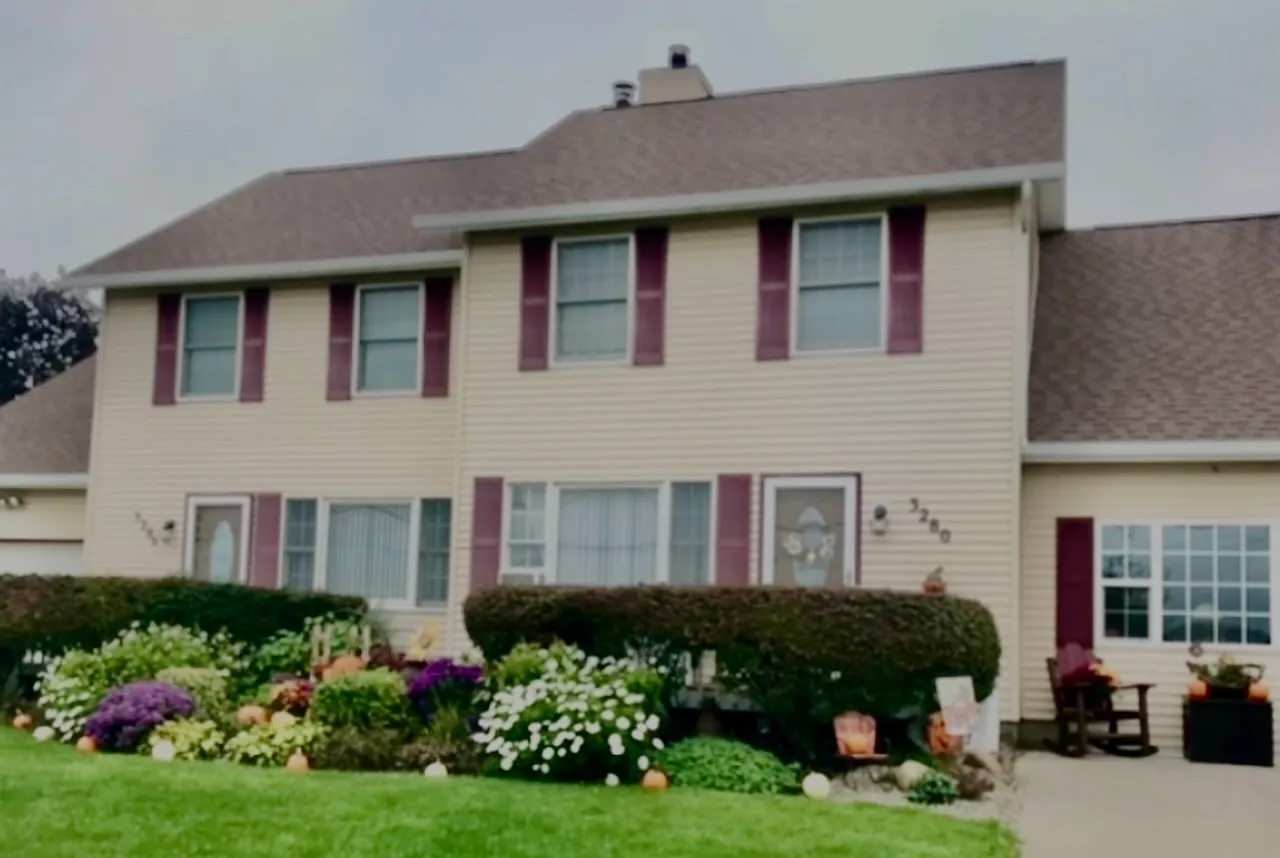3 bed, 1.5 bath, 1950 sqft, $2,200 — Photo 1