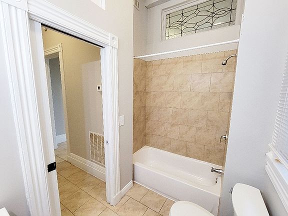 5th image of 2215-2217-2219 Ohio Ave #2217-01