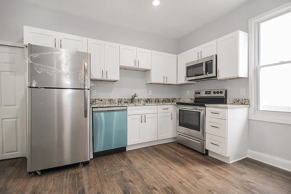 Building Photo - 1621 Mentor Ave #2