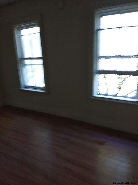 5th image of 598 LIVINGSTON Avenue