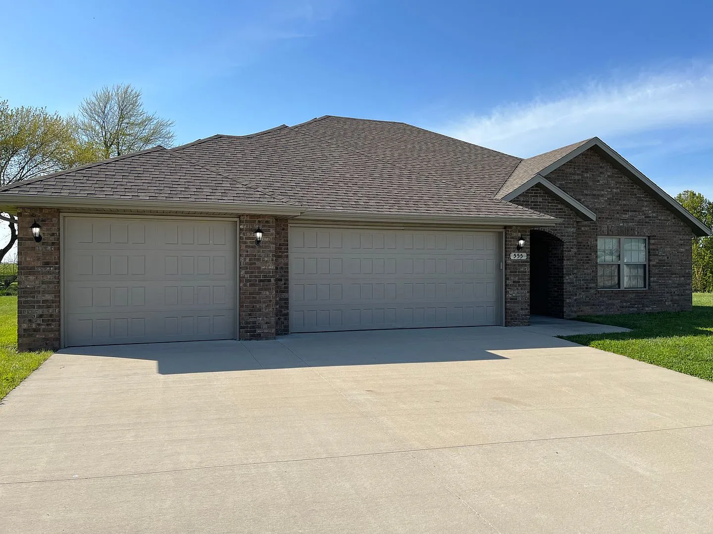 4 Bedroom, 2 Bathroom, And A 3 Car Garage In Republic!! Check This Out! Coming Soon — Photo 1