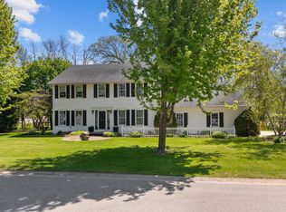 1843 Bridle Ln, Neenah, WI 54956